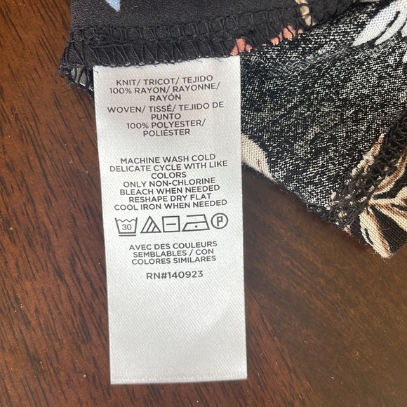 NWT, Loft top, size XS - Picture 6 of 6